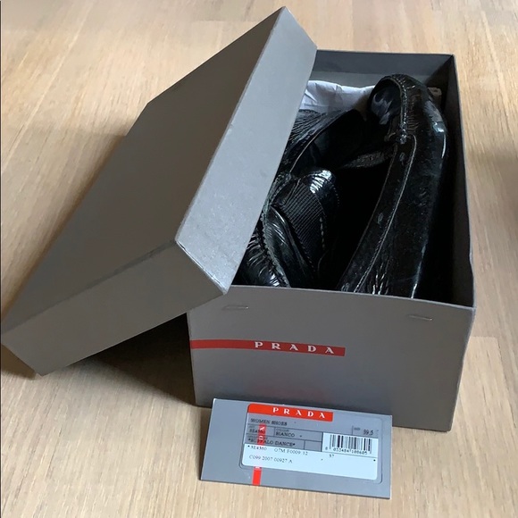 Prada Women's Black Loafers - Picture 7 of 8